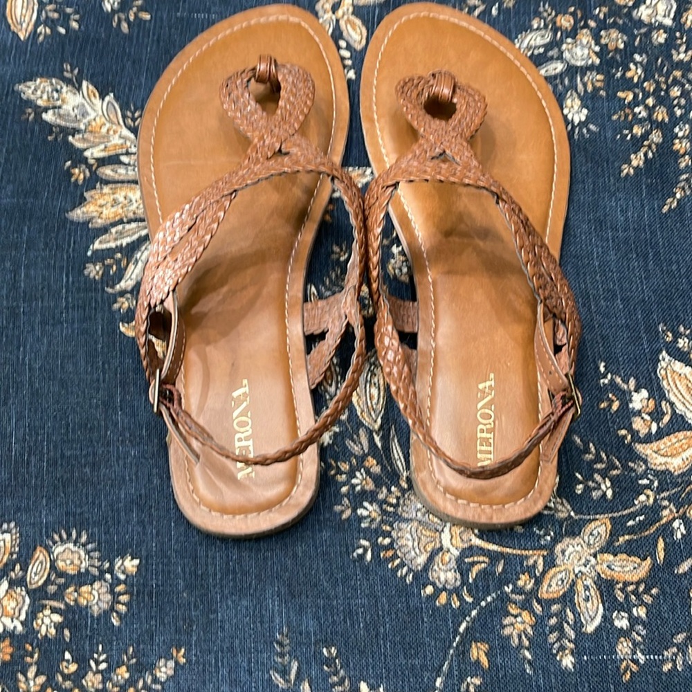 Sandals 7.5